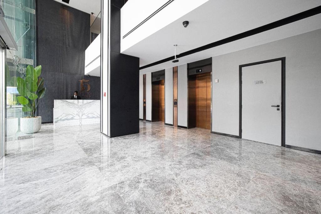 15 Northside building lobby with marble floors and reception desk